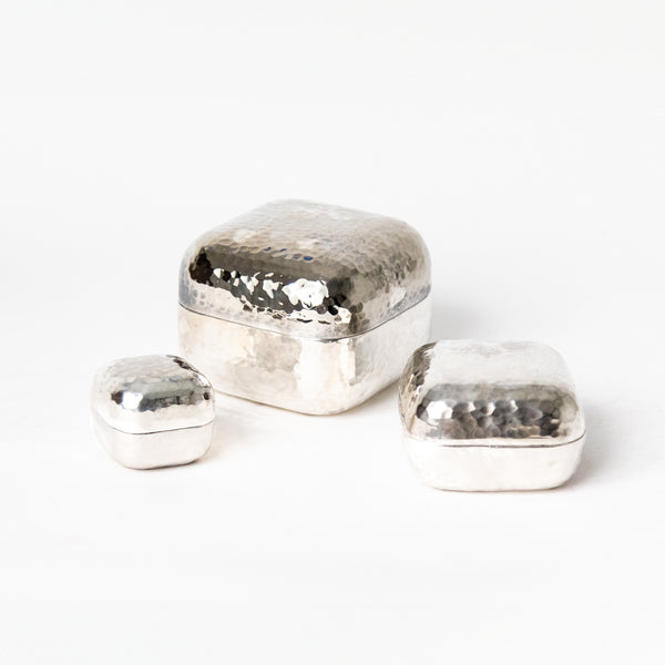 VINTAGE HAMMERED LIDDED SILVER TONE BOXES