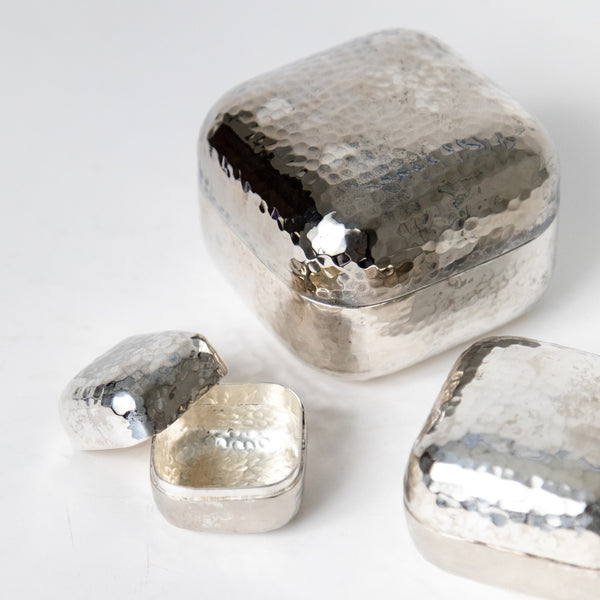 VINTAGE HAMMERED LIDDED SILVER TONE BOXES