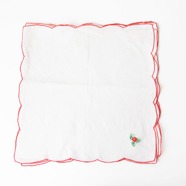 POINSETTIA TABLECLOTH WITH SCALLOPED RED EDGE AND SIX MATCHING NAPKINS