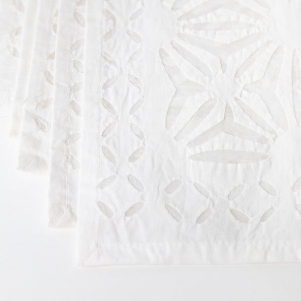 SET OF 6 WHITE APPLIQUÉ PLACEMATS + TABLE RUNNER
