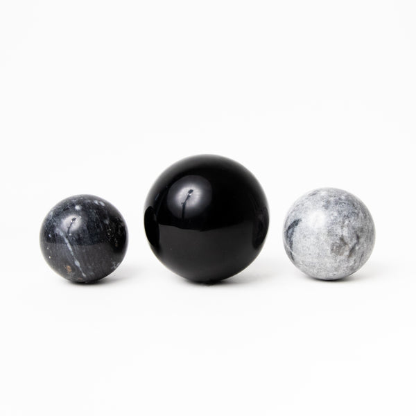 ASSORTED NATURAL STONE SPHERES