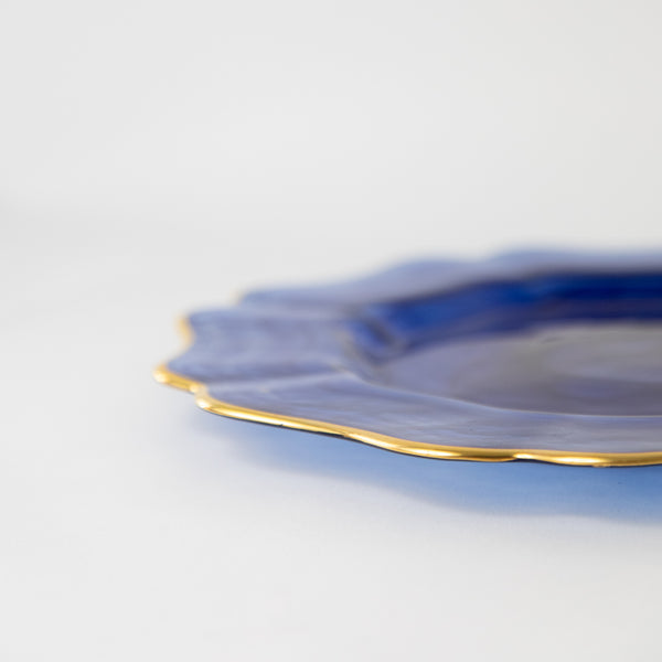 SCALLOPED EDGE GLASS CHARGER, BLUE WITH GOLD TONE RIM